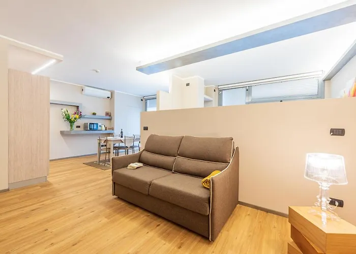 아파트 176, Town 알바